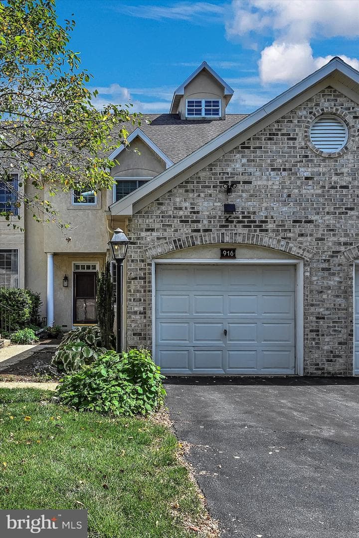 916 Rivergate Court photo 2