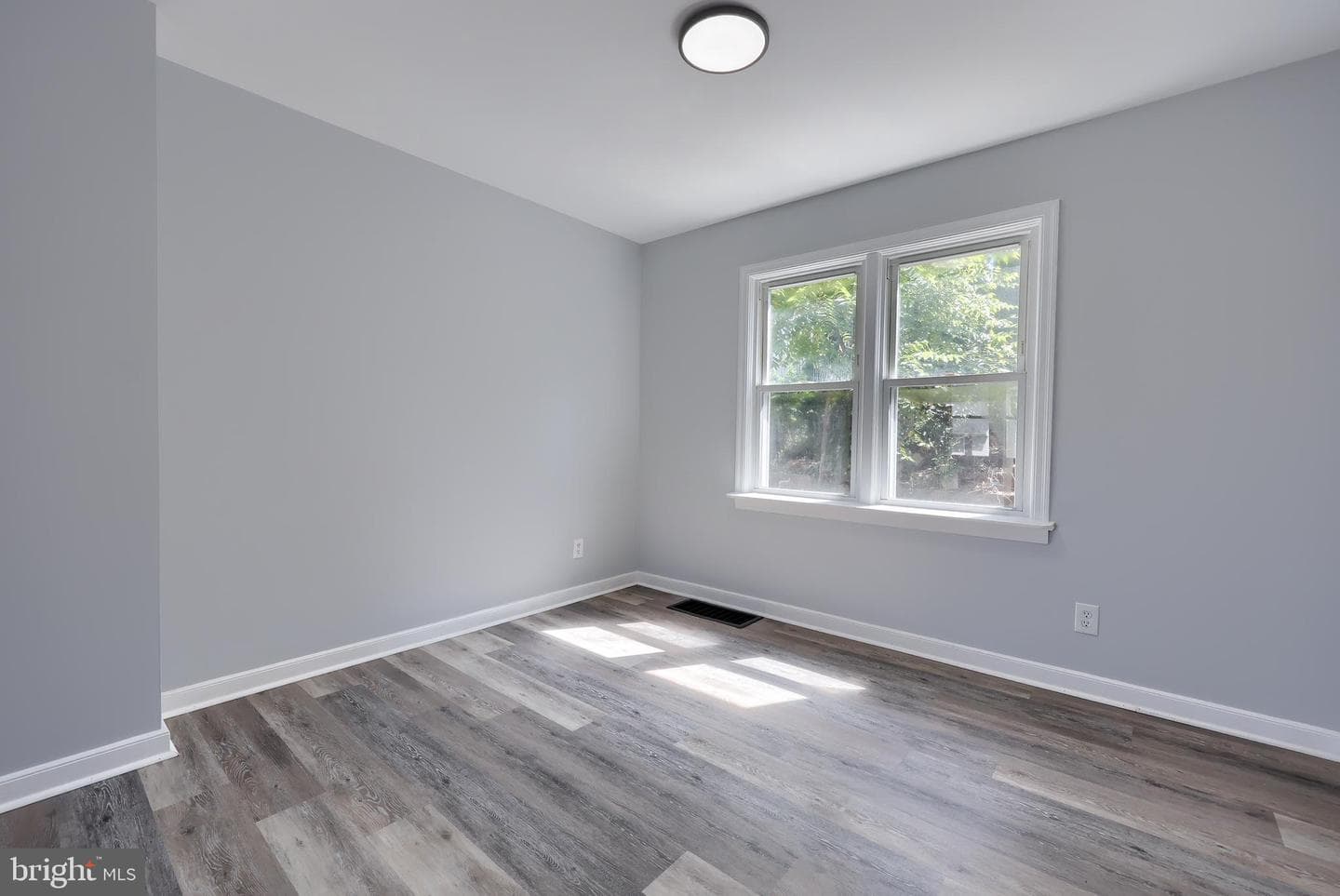 335 Lincoln Avenue photo 7