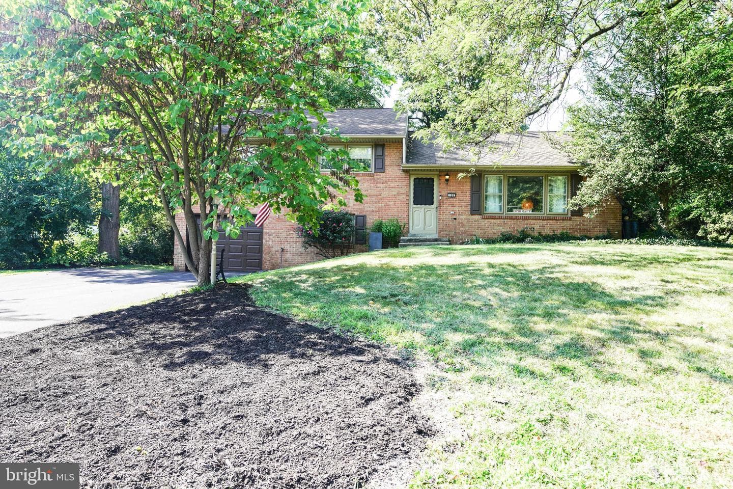 105 Mayfield Drive photo 2