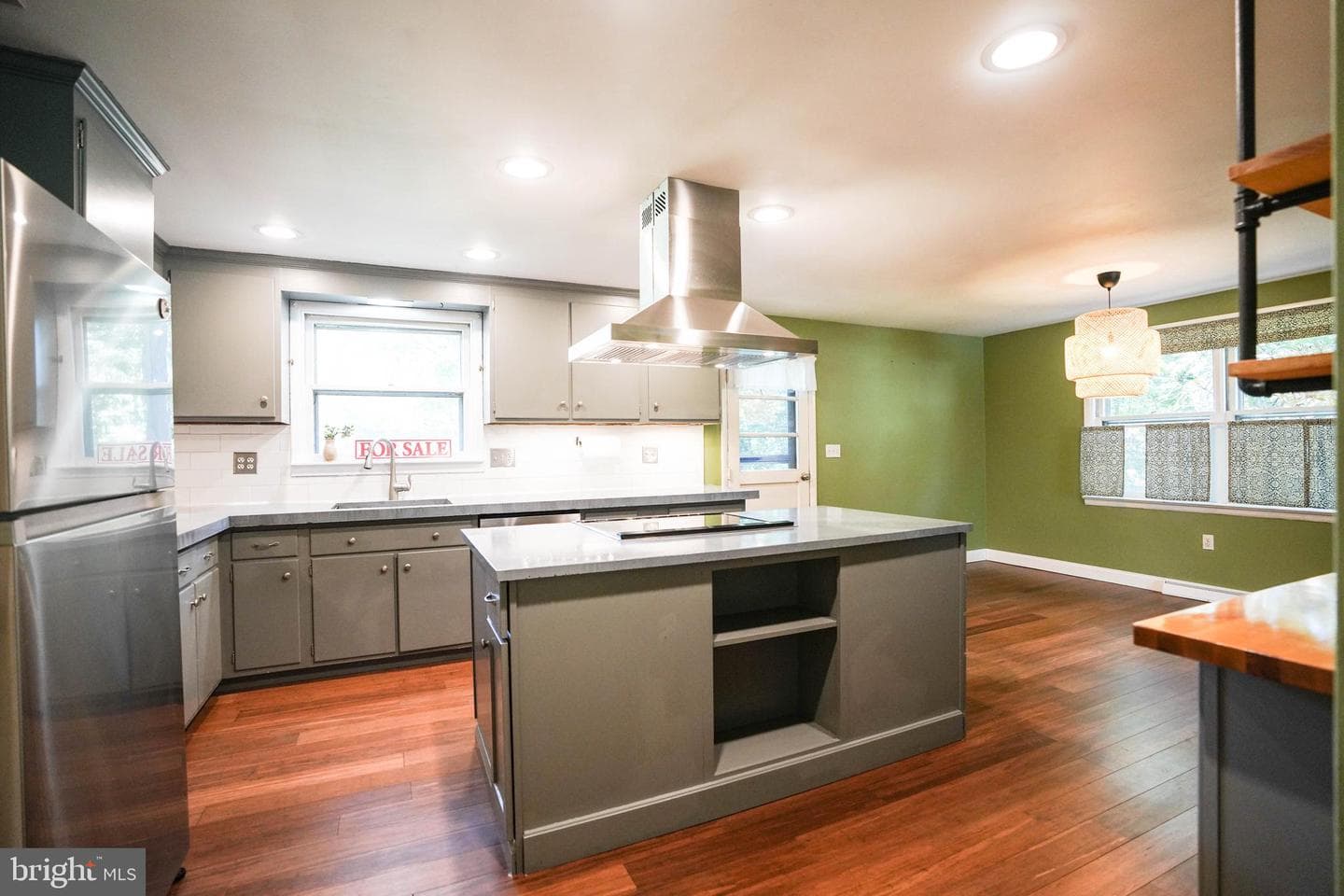 105 Mayfield Drive photo 6