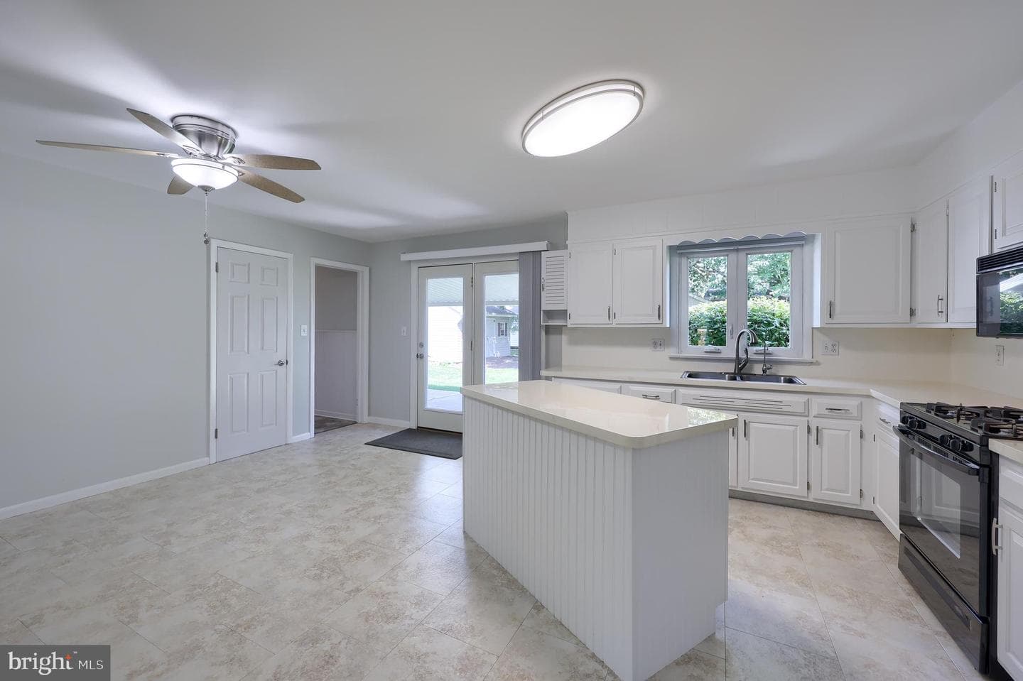 837 Martin Avenue photo 17
