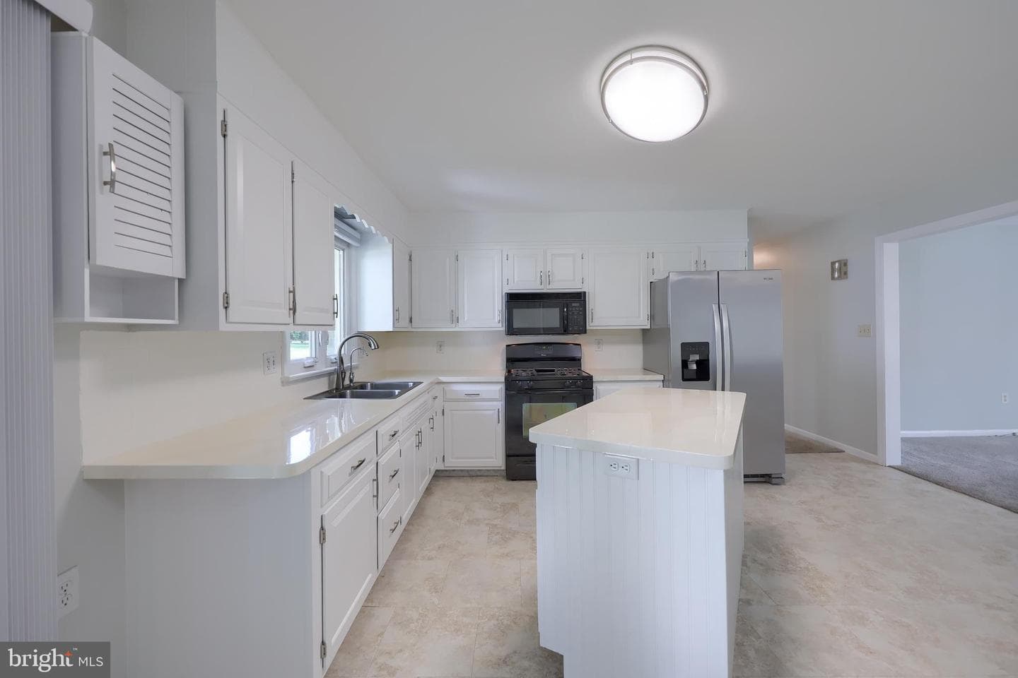 837 Martin Avenue photo 19