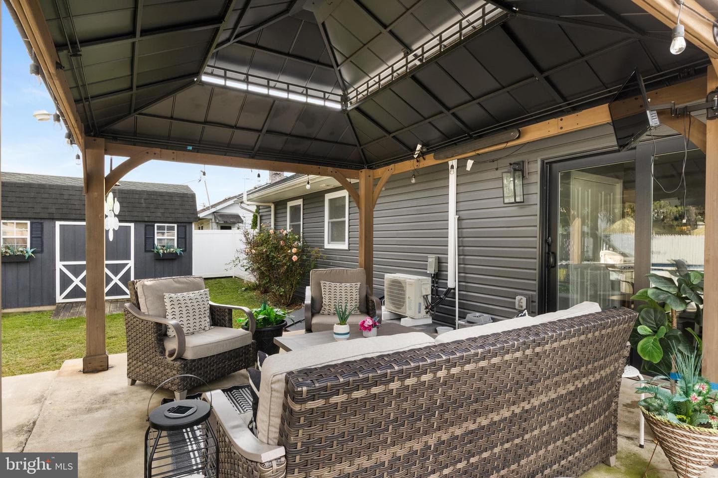 1070 James Avenue photo 26