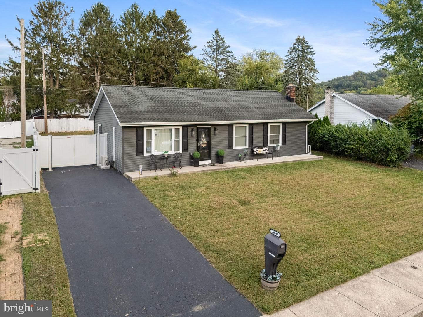 1070 James Avenue photo 34