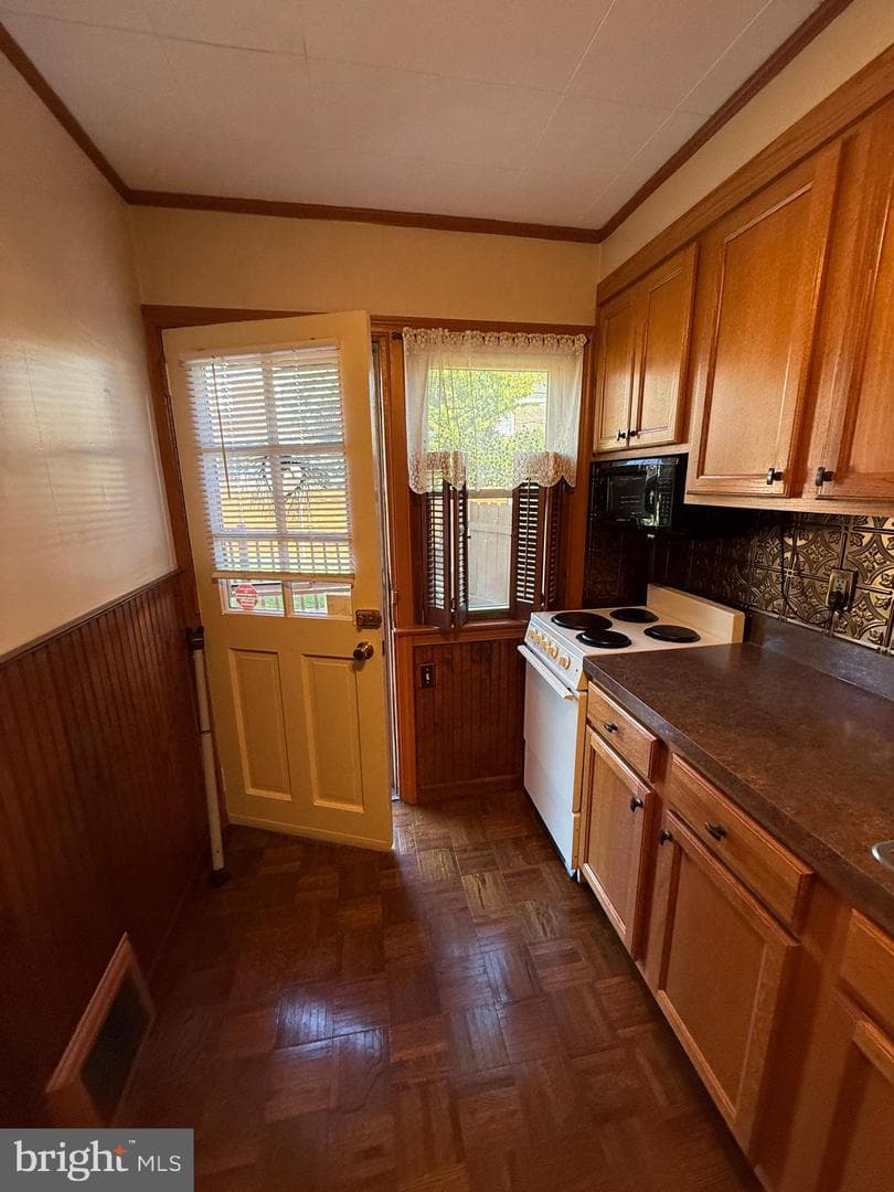 549 E Frederick Street photo 17