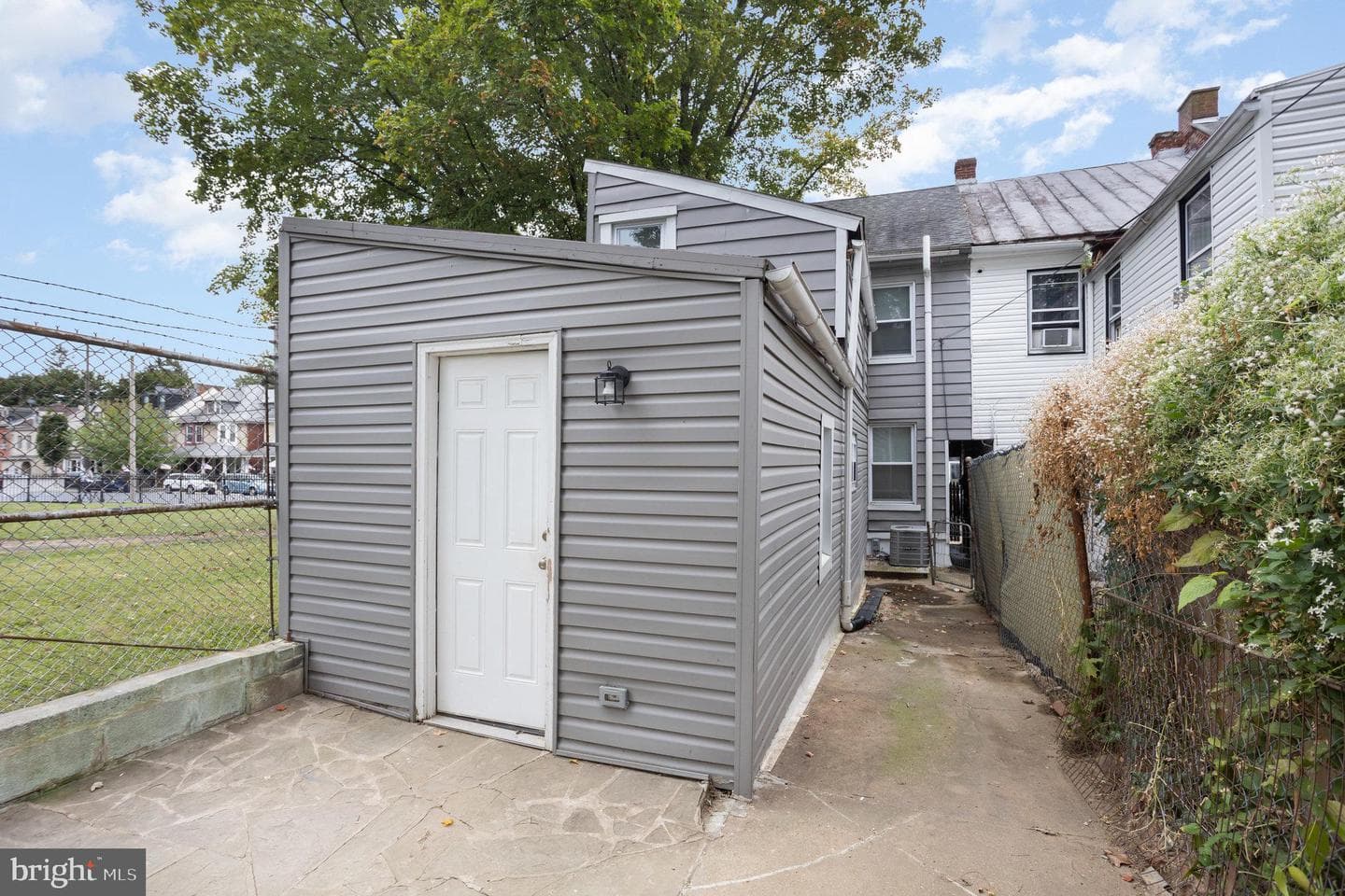 459 S Queen Street photo 22