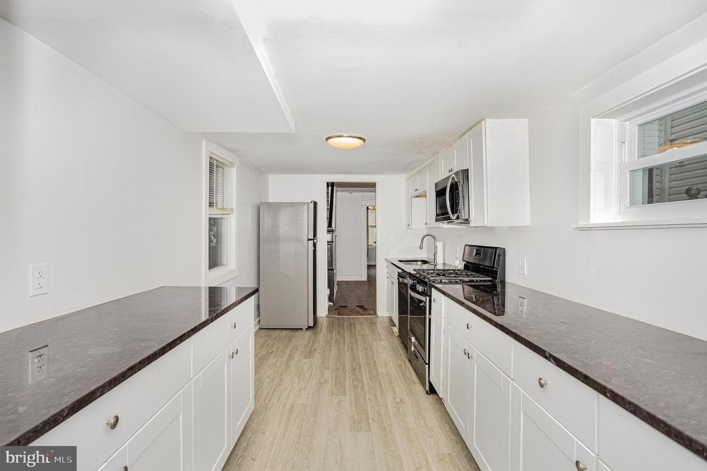 459 S Queen Street photo 8