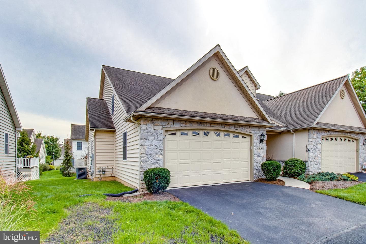 1304 Willow Creek Drive photo 2