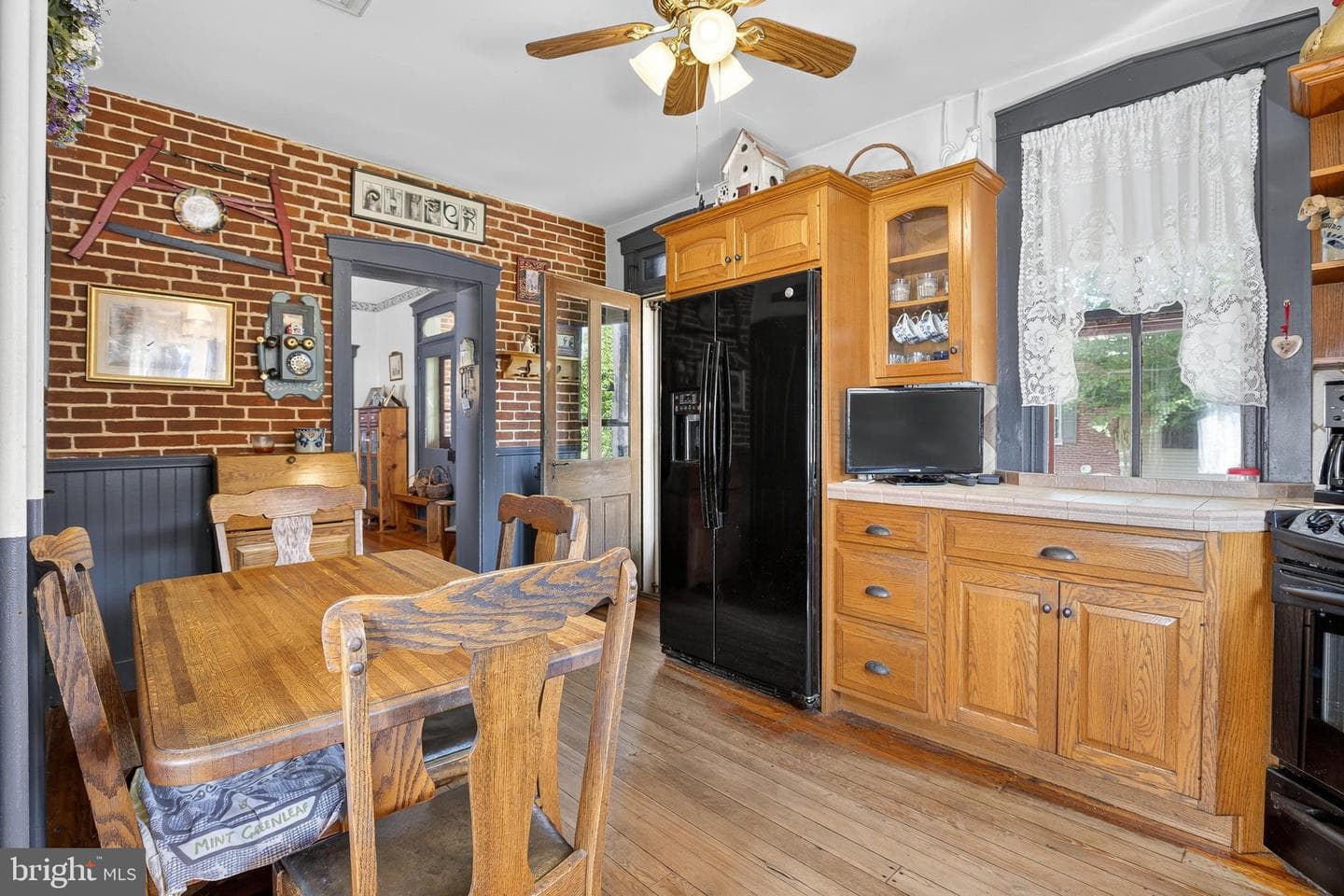 101 Miller Street photo 8