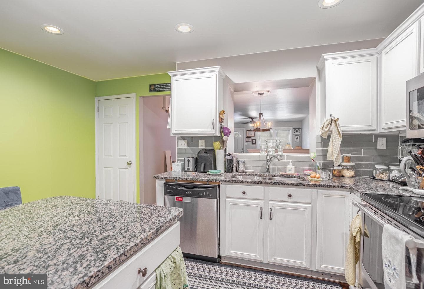 77 Petersburg Road photo 10