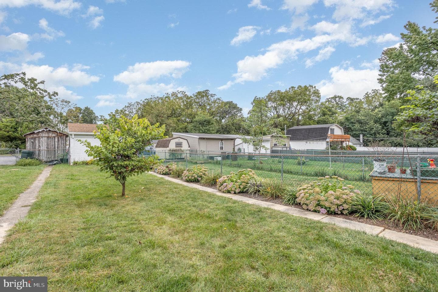 77 Petersburg Road photo 23