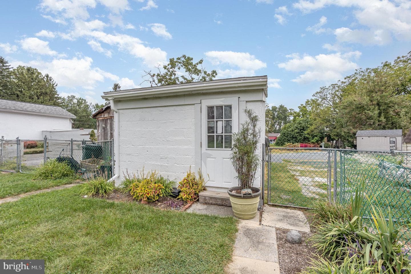 77 Petersburg Road photo 27
