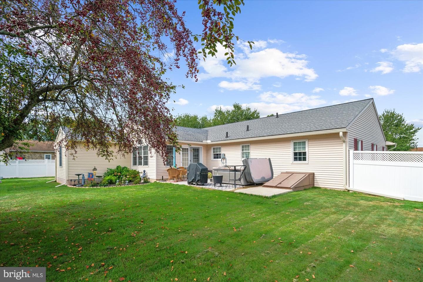 111 Oatfield Drive photo 2