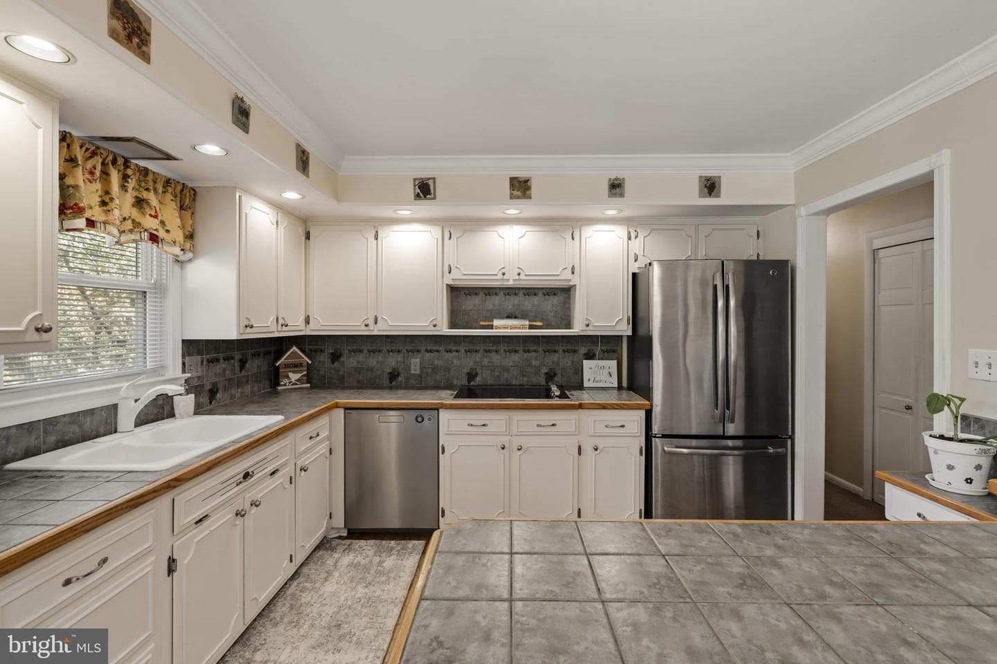 61 Cambridge Drive photo 4