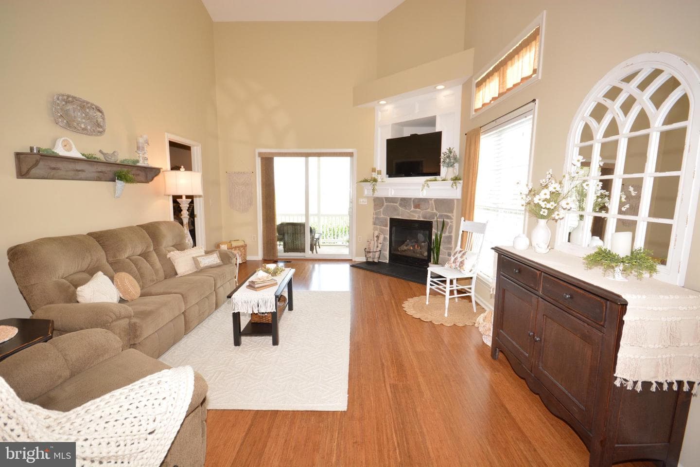 84 Weaver Avenue photo 10