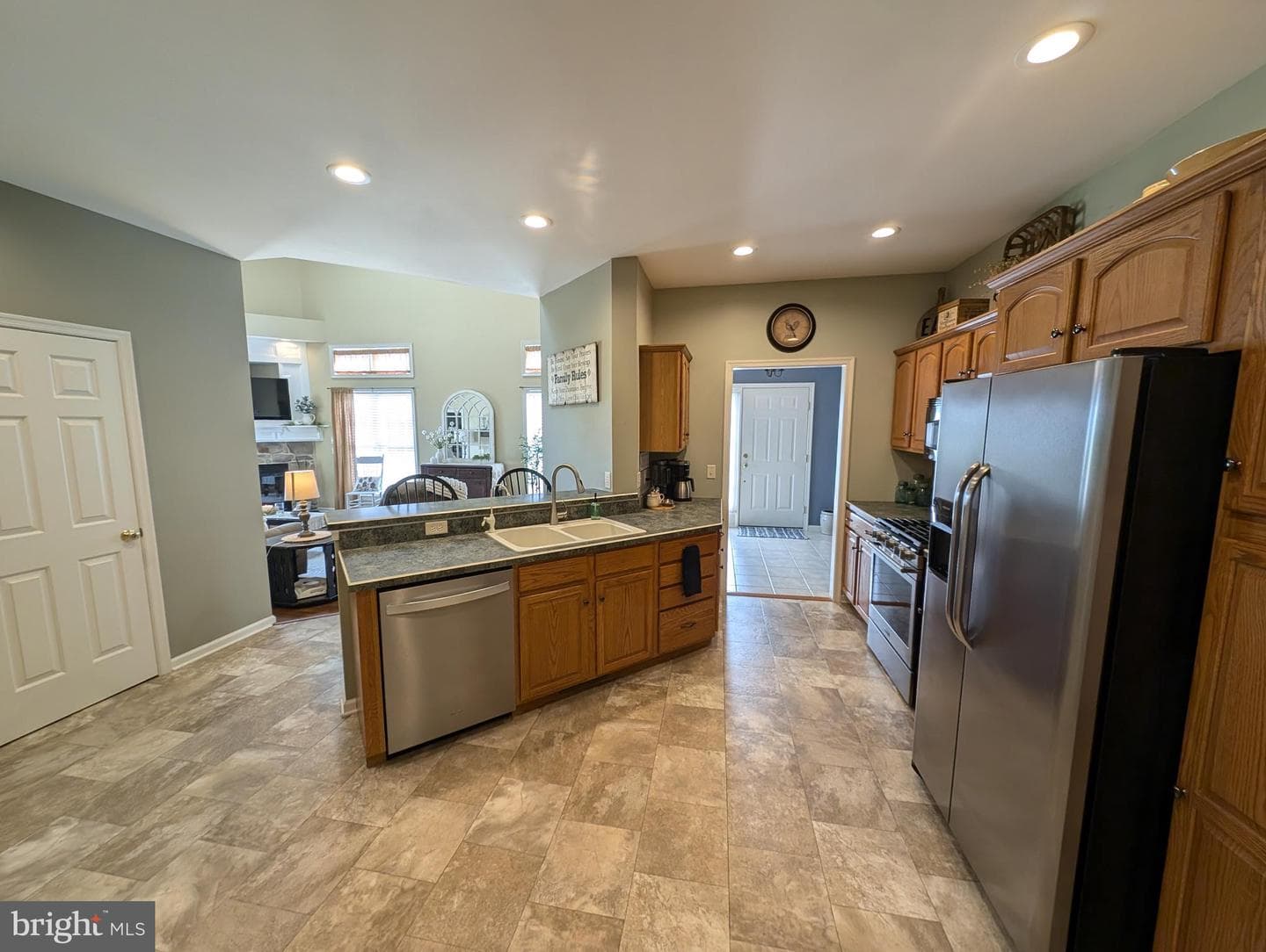84 Weaver Avenue photo 16