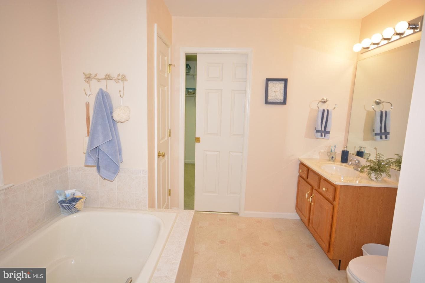 84 Weaver Avenue photo 21