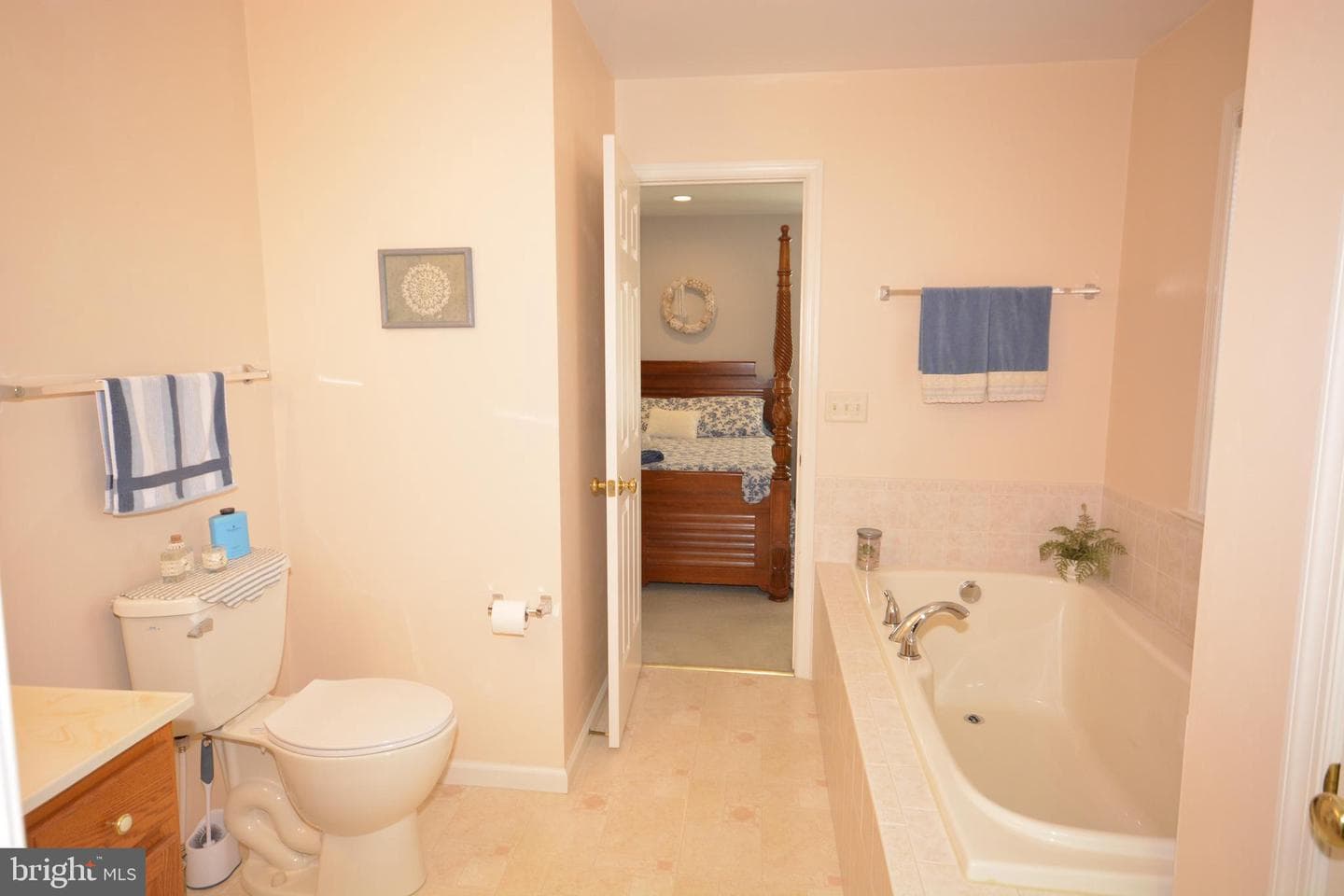 84 Weaver Avenue photo 22