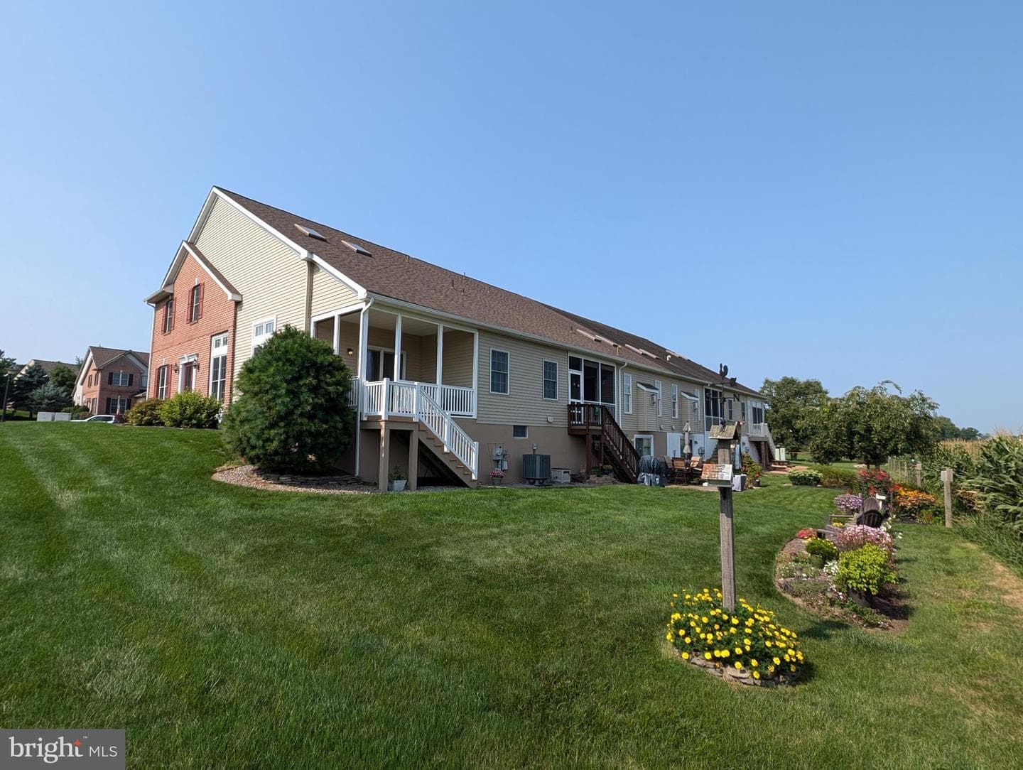 84 Weaver Avenue photo 25