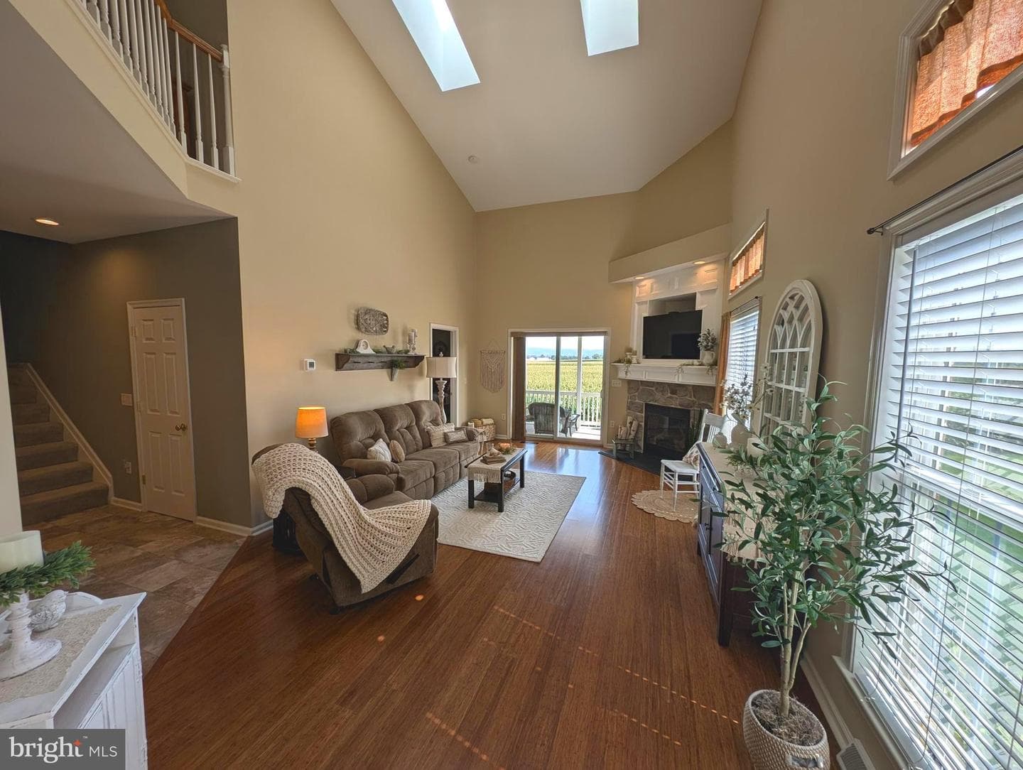 84 Weaver Avenue photo 4