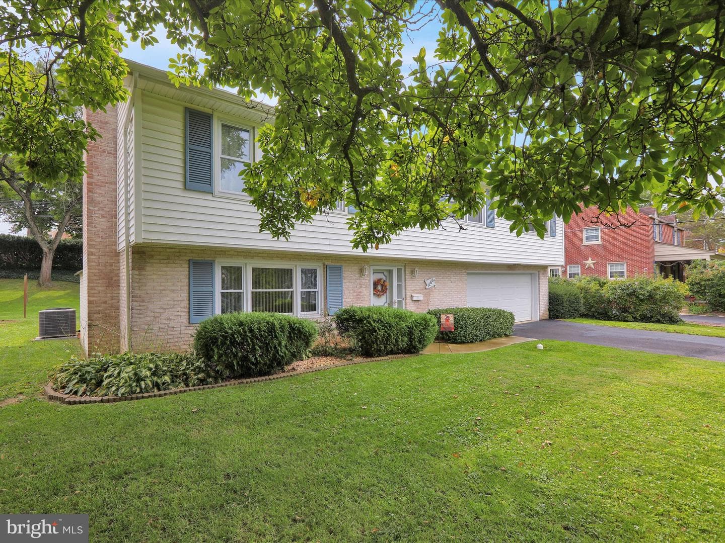 1266 Wilson Avenue photo 2