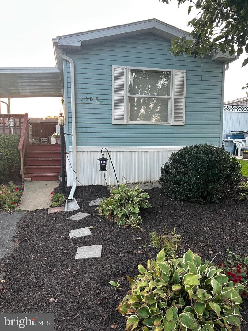 105 Silverwind Court S, Lancaster