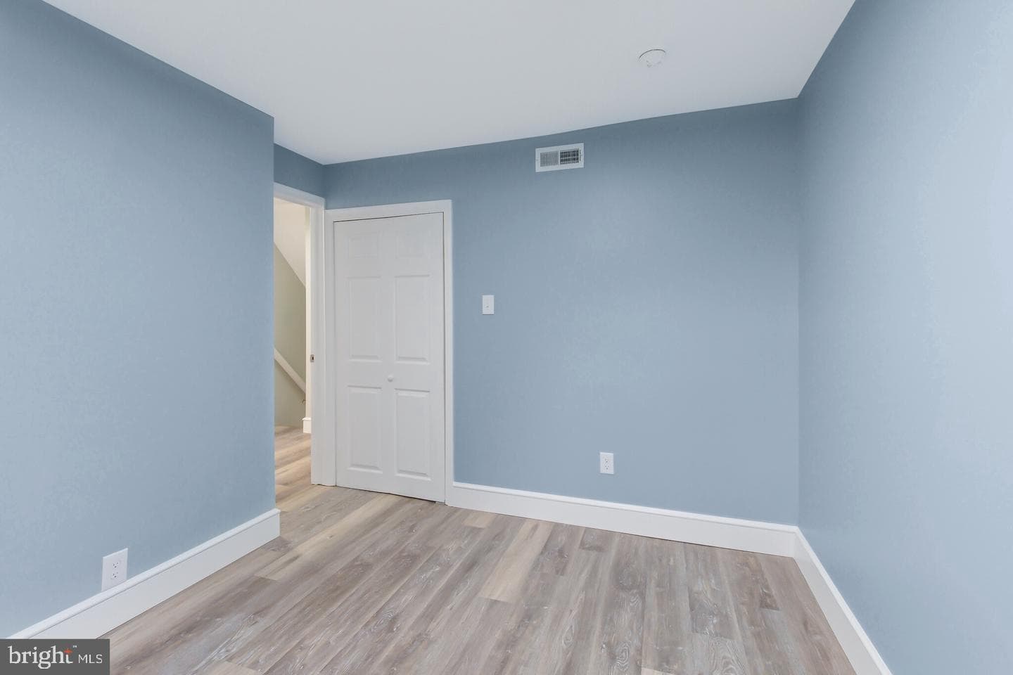 664 Poplar Street photo 18