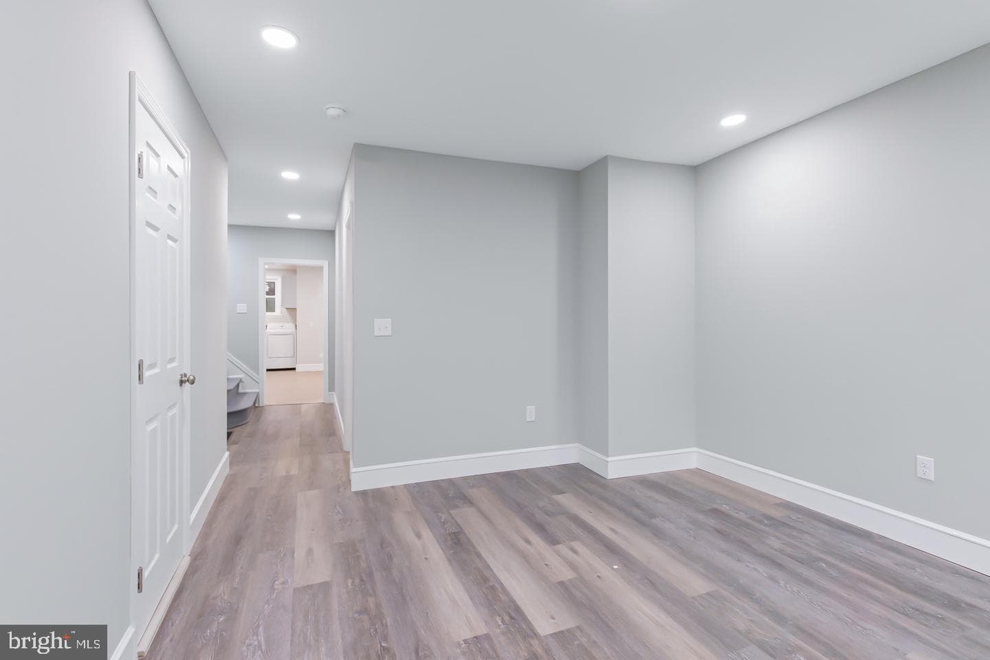 664 Poplar Street photo 2