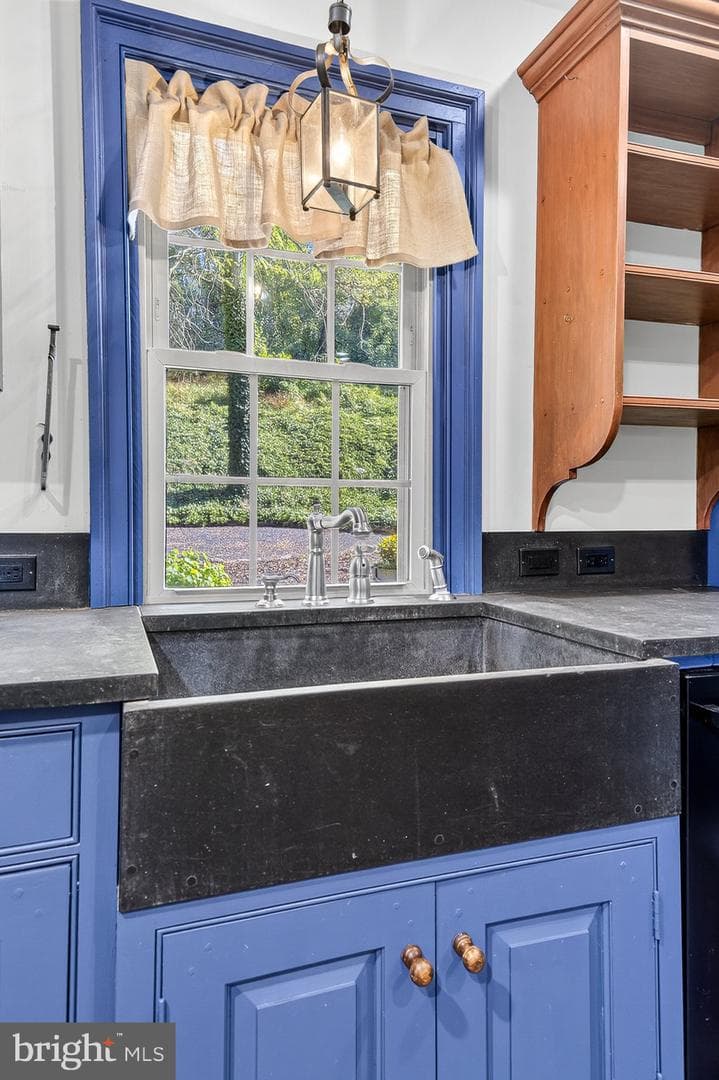249 Blue Lane photo 15