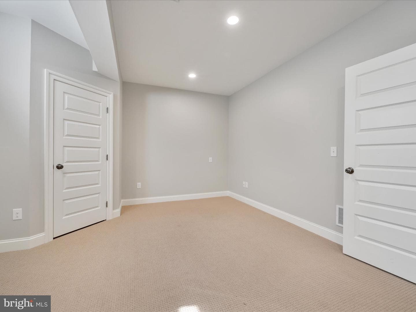 641 Skyler Drive photo 40