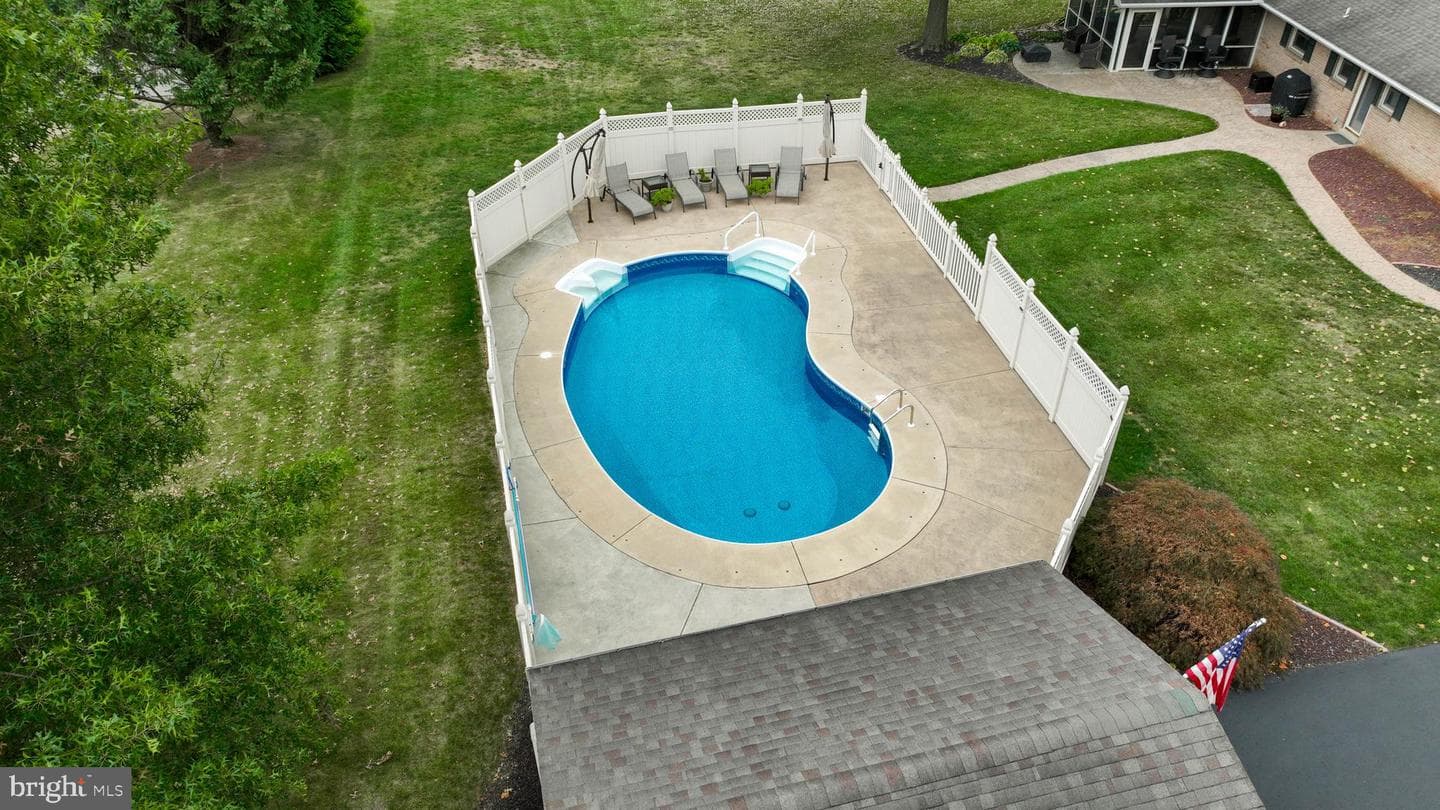 310 W Lexington Road photo 46