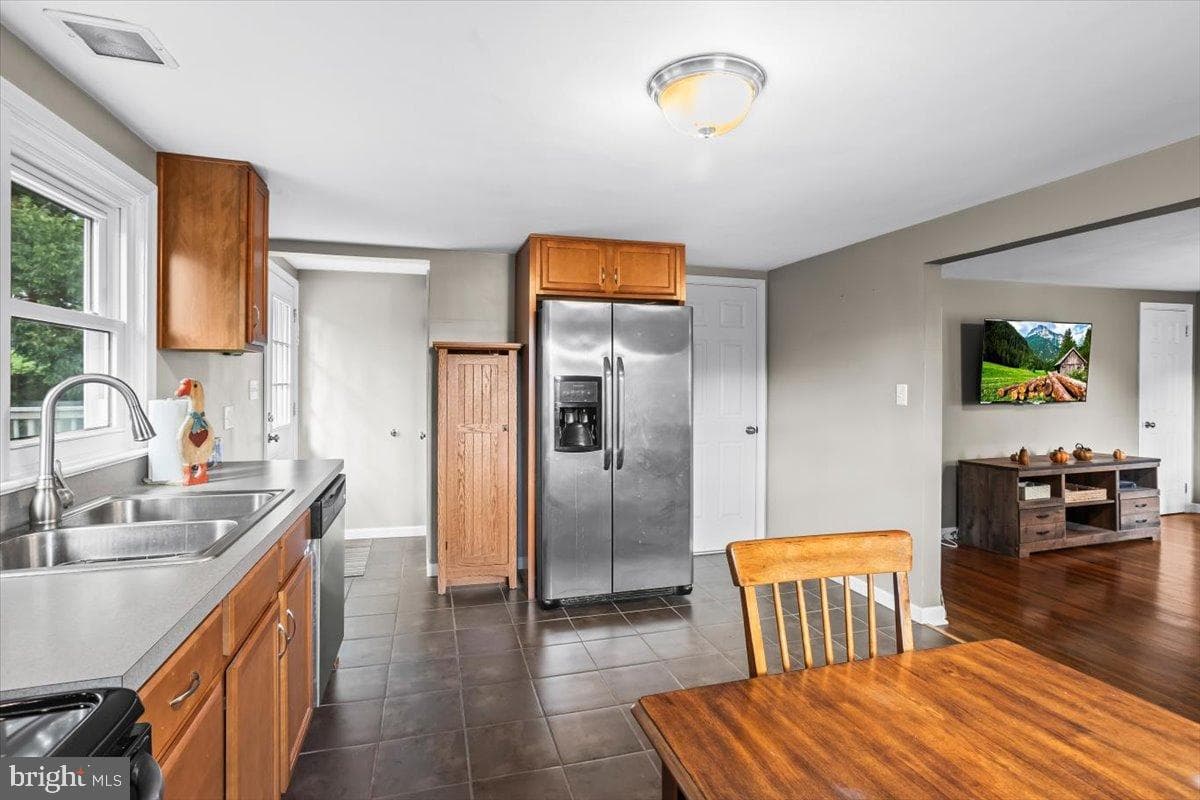 330 Sylvan Retreat Road photo 10