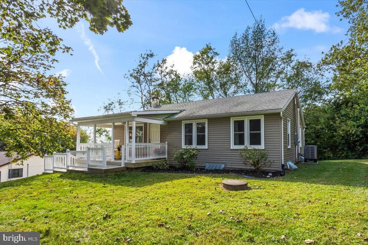330 Sylvan Retreat Road photo 2