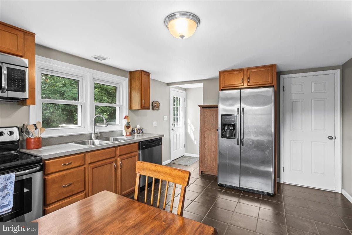 330 Sylvan Retreat Road photo 8