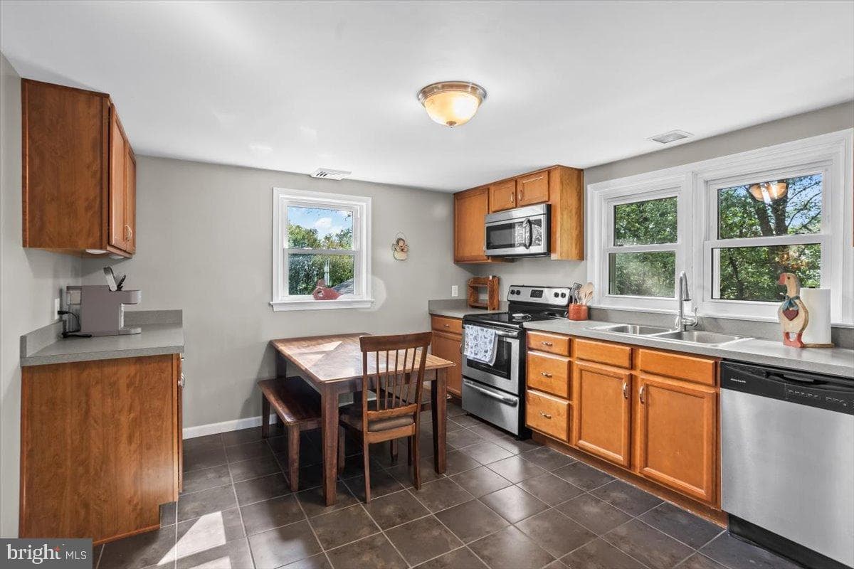 330 Sylvan Retreat Road photo 9