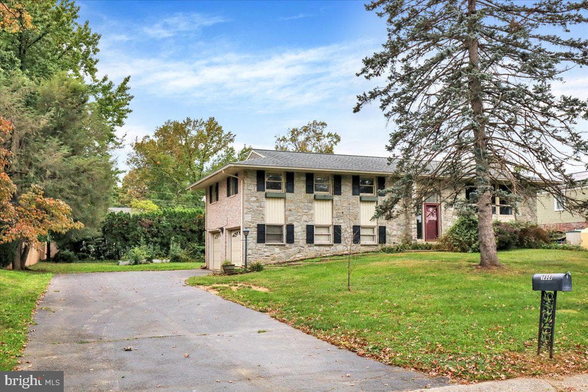 1958 Geraldson Drive photo 3