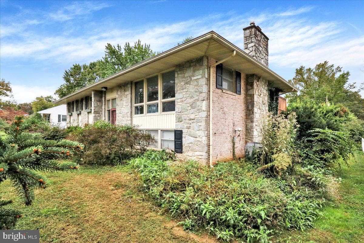 1958 Geraldson Drive photo 4