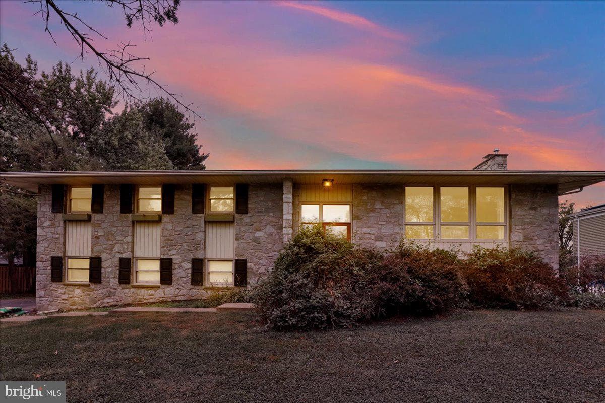 1958 Geraldson Drive photo 5