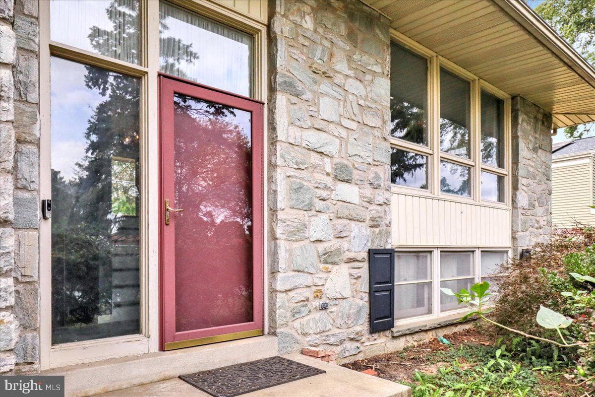 1958 Geraldson Drive photo 6