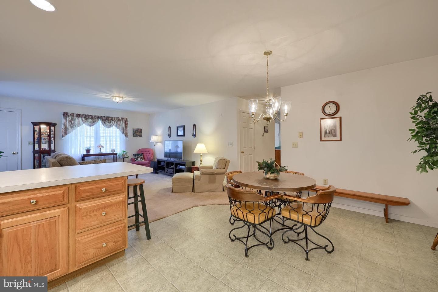 132 E Jackson Street photo 10