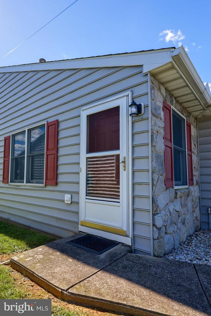 132 E Jackson Street photo 3