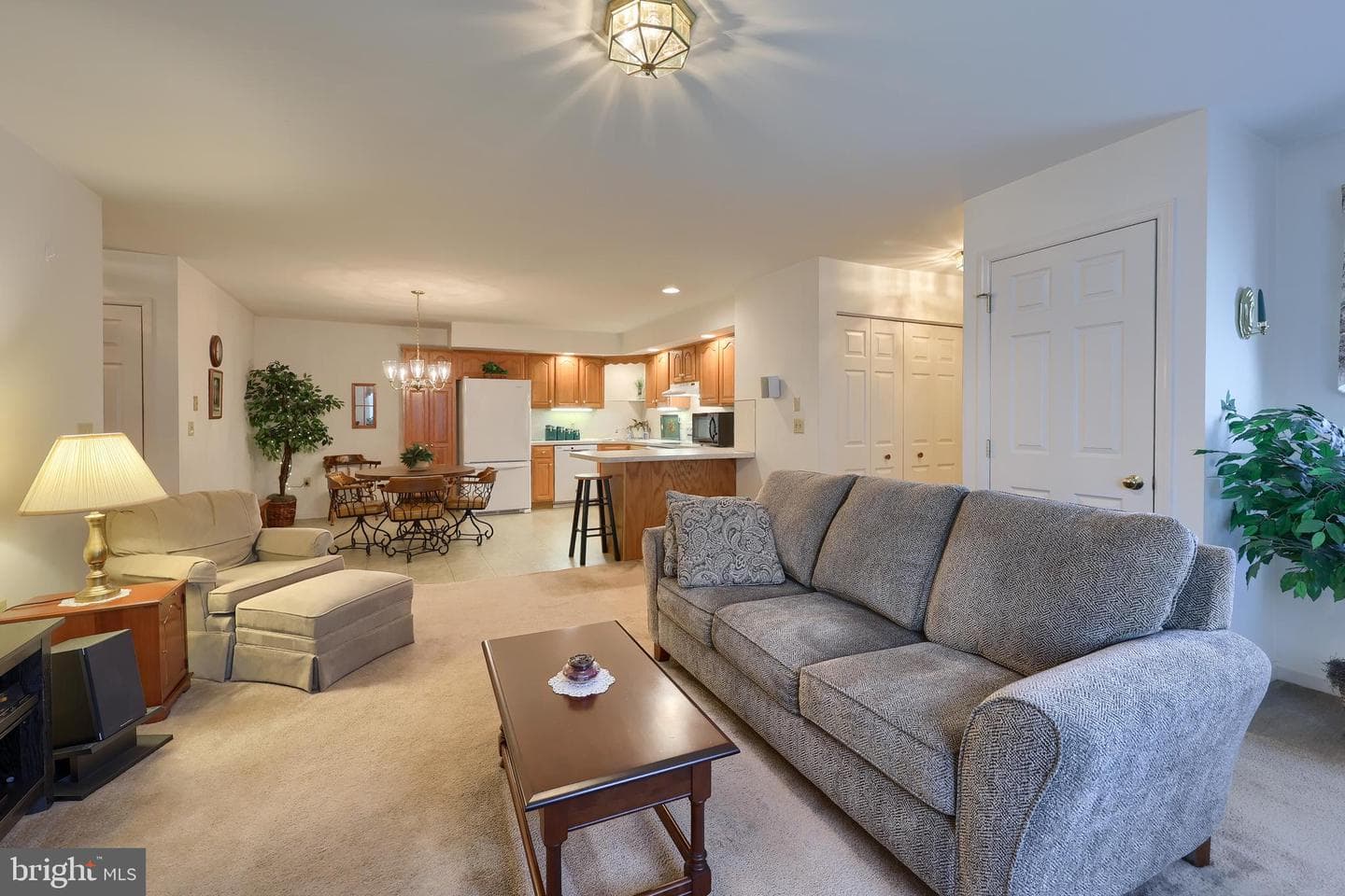 132 E Jackson Street photo 6