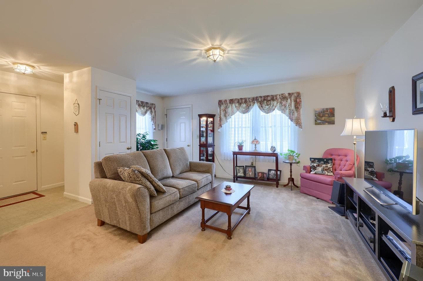 132 E Jackson Street photo 7