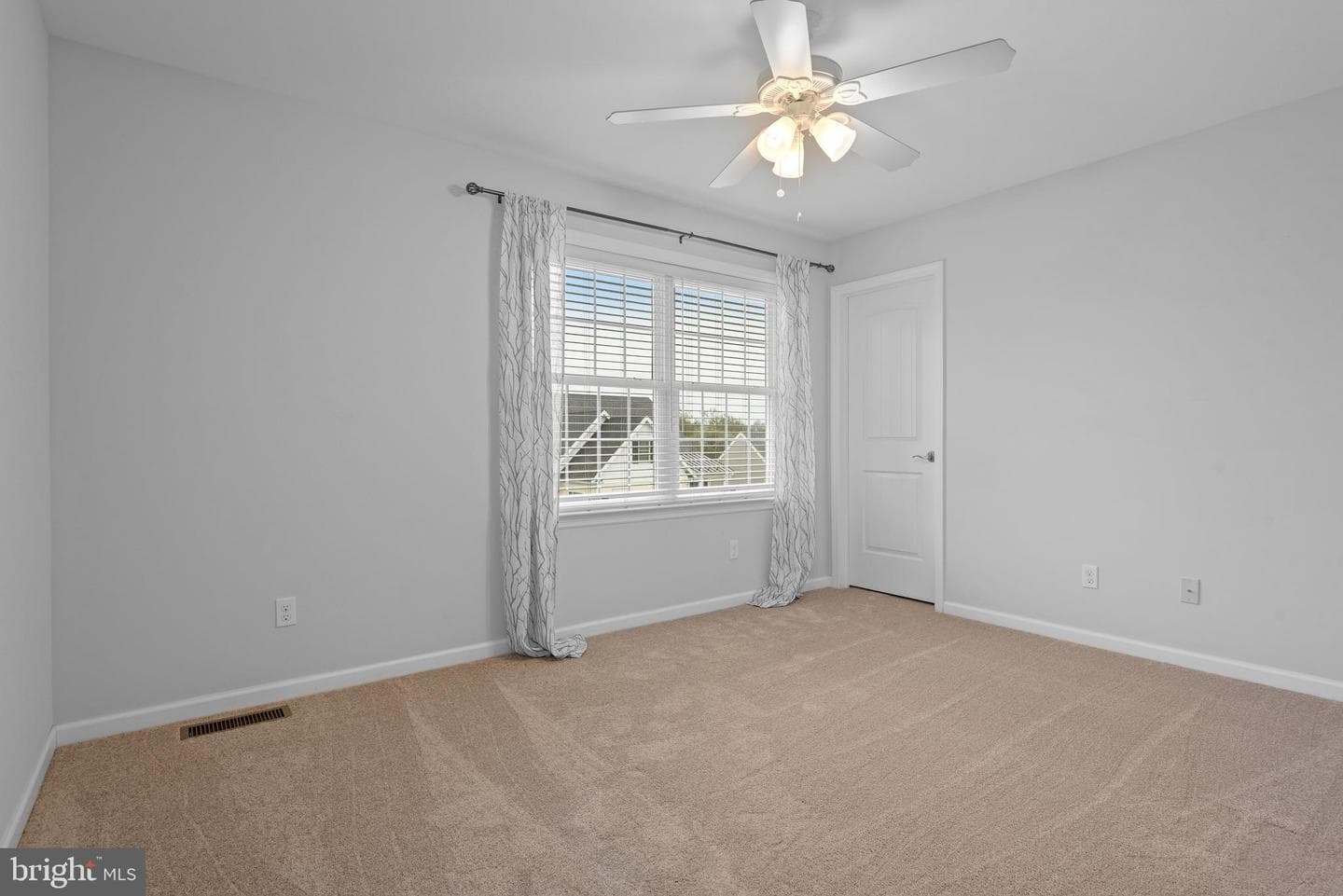 659 Chiswell Place photo 30