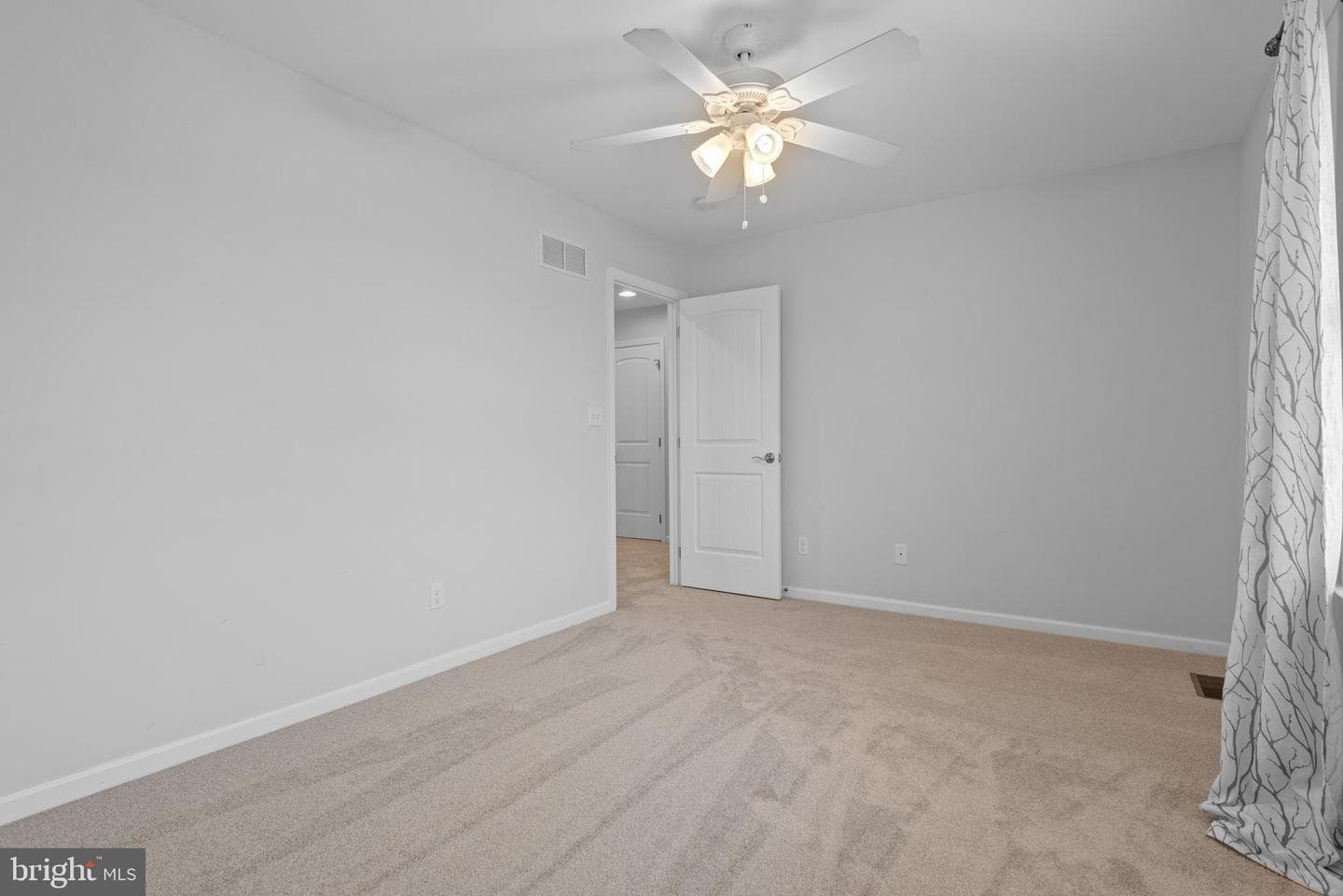659 Chiswell Place photo 31