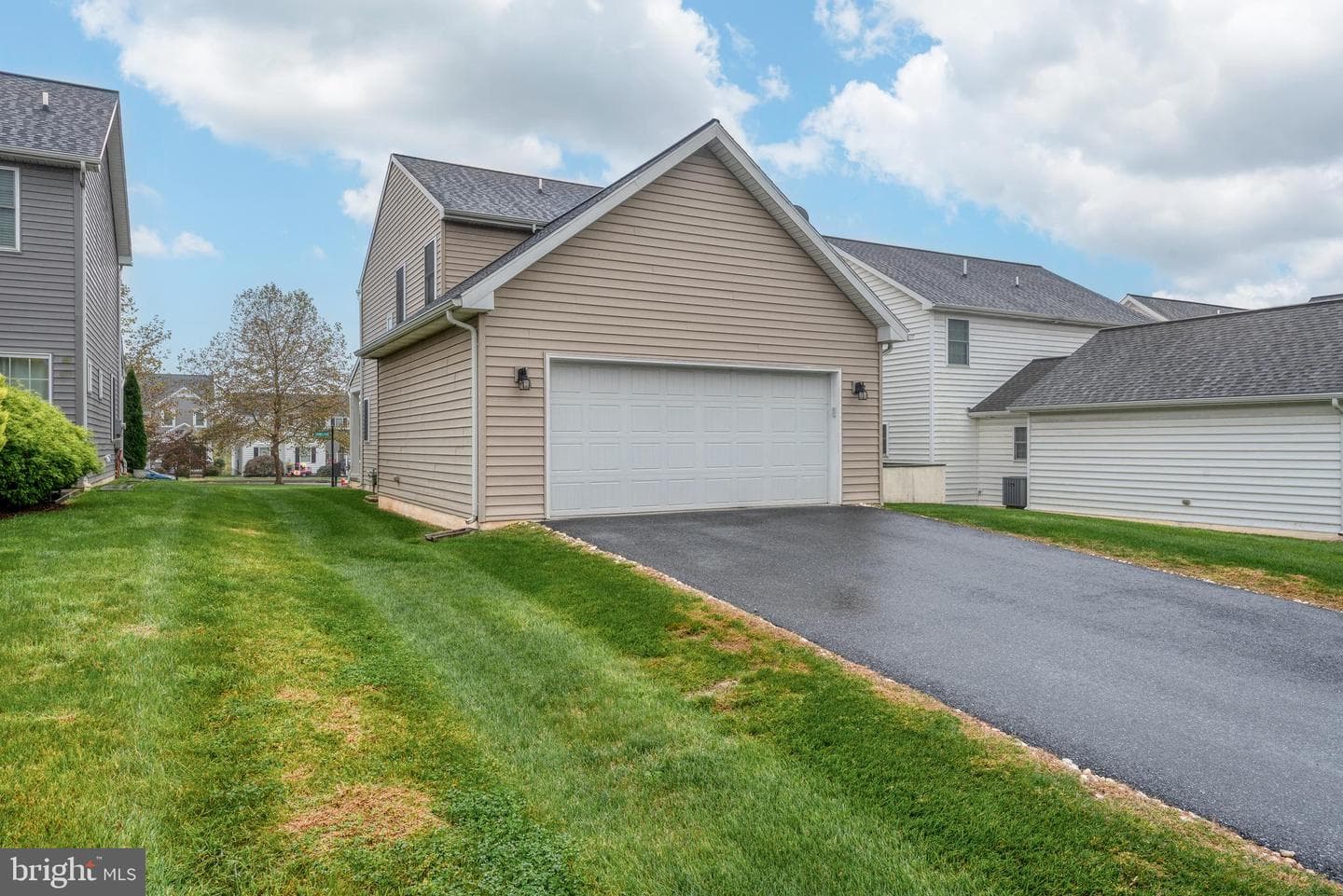 659 Chiswell Place photo 38