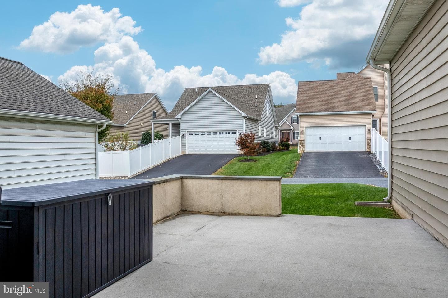 659 Chiswell Place photo 40