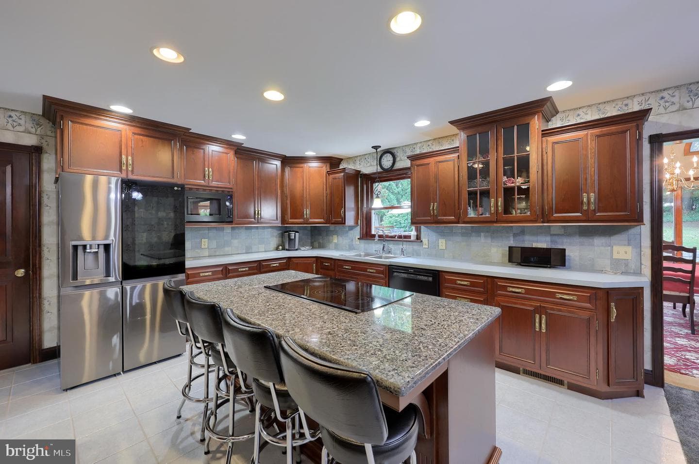 2435 Honeysuckle Lane photo 10