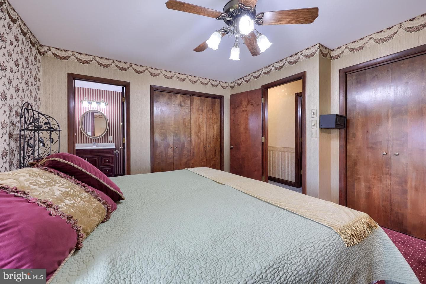 2435 Honeysuckle Lane photo 19