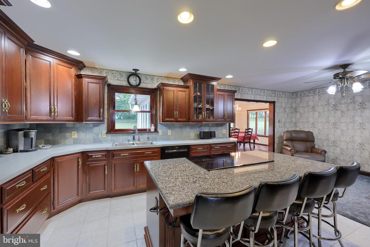 2435 Honeysuckle Lane photo 7